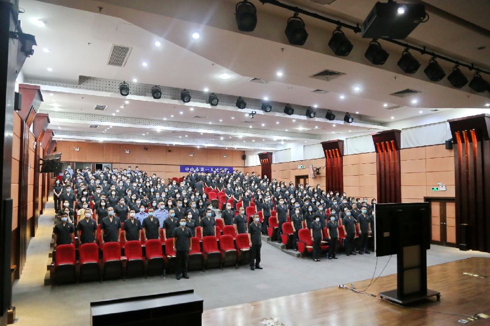1-2 机关全体干警集中观看建党100周年庆祝大会.JPG
